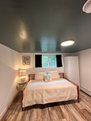 3 bedrooms, iron/ironing board, travel crib, WiFi