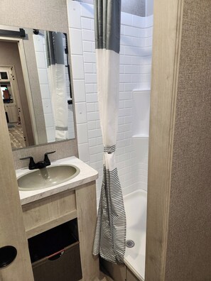 Shower, towels, soap, toilet paper - Cozy 2-bedroom RV in charming Kemah with WiFi, AC (Kemah)