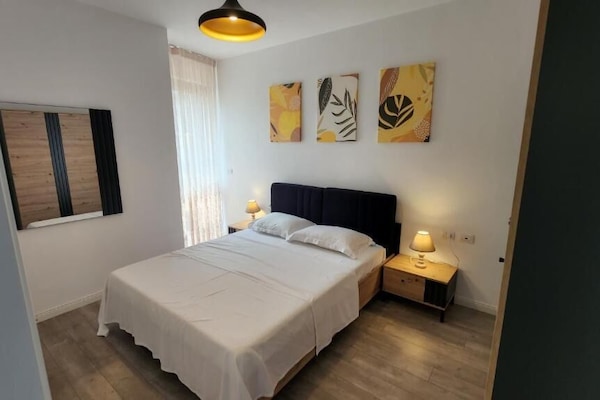 Leilighet, 1 soverom, balkong | Bad | Badekåper, tøfler, bidé og håndklær