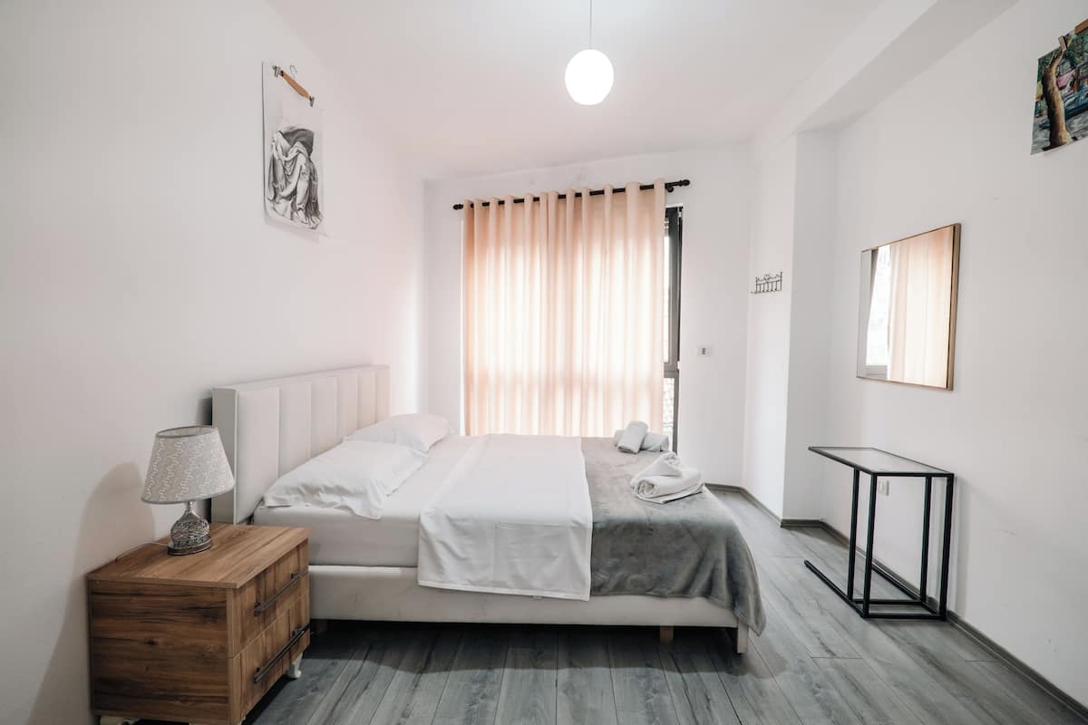 Apartment, 2 Bedrooms | 1 bedroom, soundproofing, bed sheets