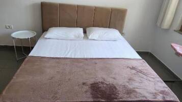 Apartment, 1 Schlafzimmer, Balkon | 1 Schlafzimmer, schallisolierte Zimmer, Bettwäsche