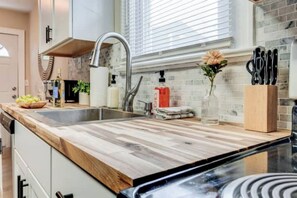 Mikrowelle, Ofen, Herdplatte, Geschirrspüler