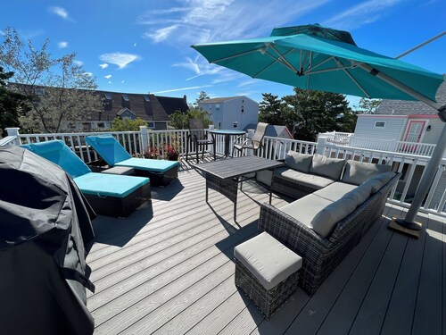 Charming 7-bedroom house with WiFi, AC in Beach Haven