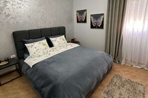 1 bedroom, in-room safe, desk, WiFi - Modern and elegant apartment (Fier)