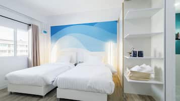 Superior Twin Room | Laptop workspace, bed sheets