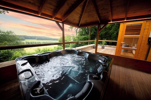 Acacia - log cabin in the Eifel, pet-friendly with wellness area