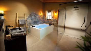 Dusche, Whirlpool, Haartrockner, Handtücher