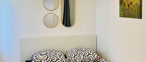 2 室のベッドルーム、アイロン / アイロン台、WiFi、ベッドシーツ