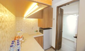 Family Room, Multiple Beds, Kitchenette | Private kitchen - Rumah Kandjani By Makati (Depok)