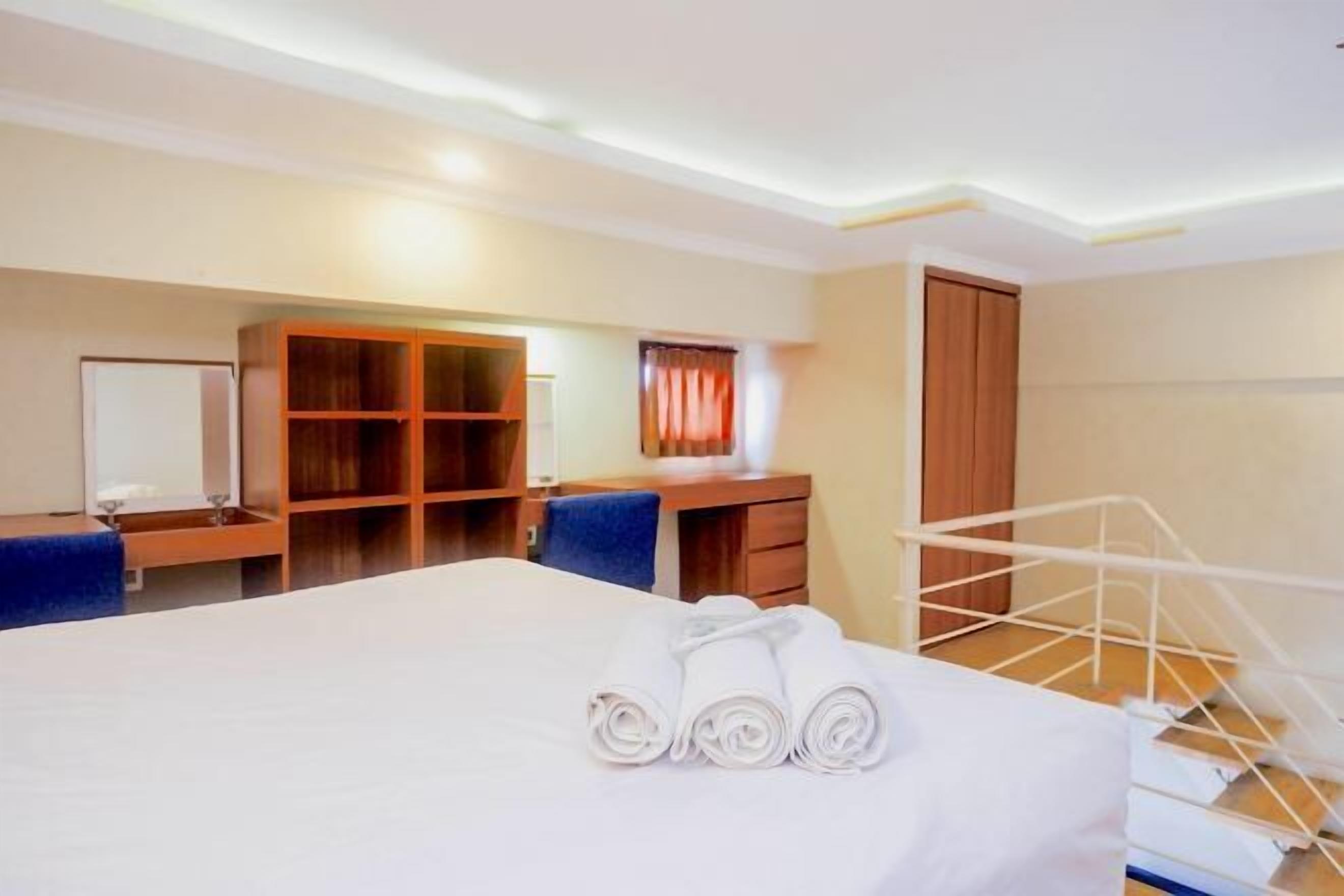 Desk, blackout drapes, soundproofing, free WiFi