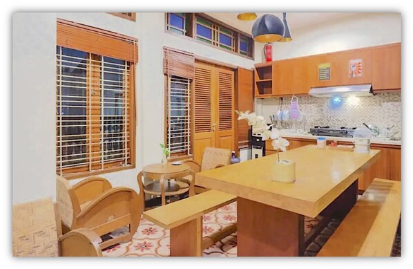 Daily to-go breakfast (IDR 50000 per person) - Rumah Kandjani By Makati (Depok)