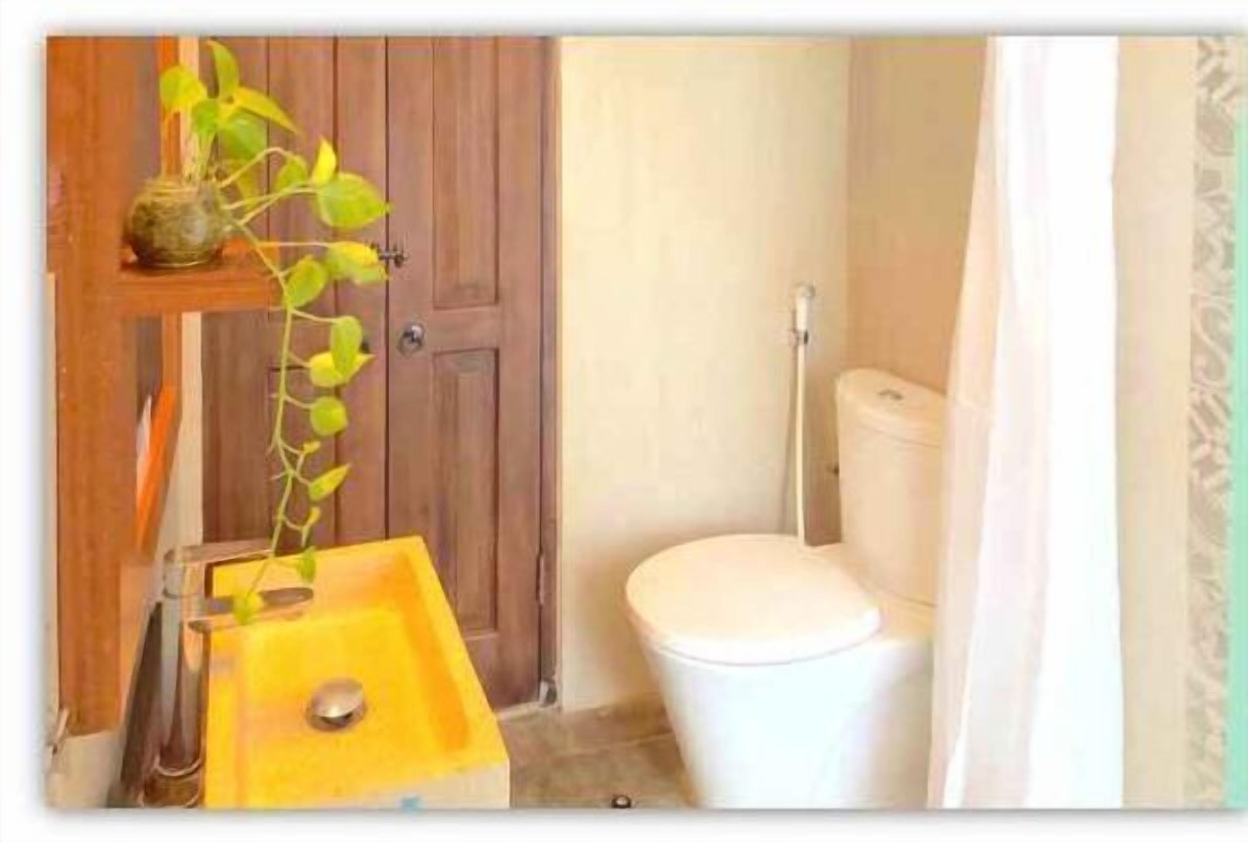 Bathroom | Shower, rainfall showerhead, bidet, towels