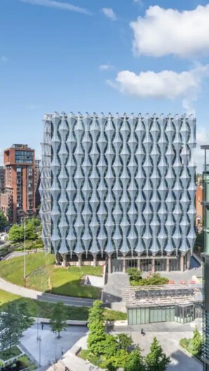 Apartment | Exterior - Luxury Riverfront Retreat in London (London)