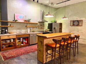 Fridge, microwave, oven, stovetop - Modern City Loft Downtown Lynchburg VA LYH HUGE (Lynchburg)