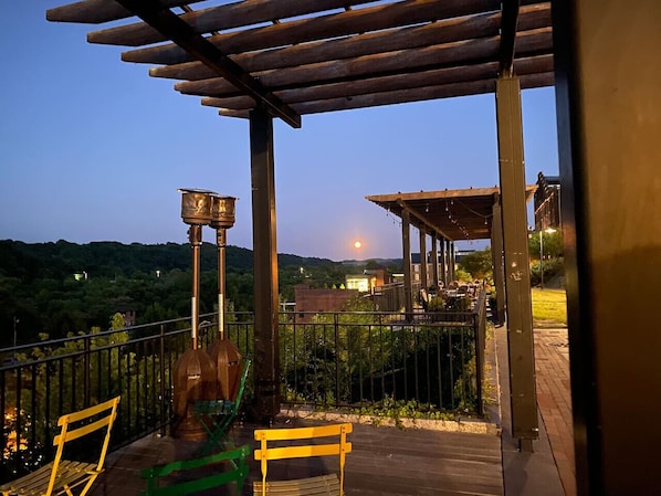 Terrace/patio - Modern City Loft Downtown Lynchburg VA LYH HUGE (Lynchburg)