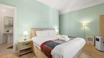 2 bedrooms, iron/ironing board, travel crib, WiFi (free)