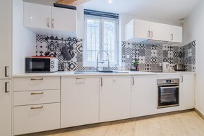 Fridge, microwave, oven, dishwasher