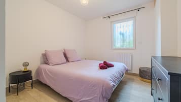 1 slaapkamer, een bureau, een strijkplank/strijkijzer, gratis wifi