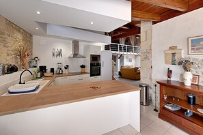 Réfrigérateur, micro-ondes, four, lave-vaisselle