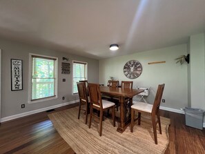 Dining - Secluded Cabin for 10 in Chalet Village + Hot Tub! (Gatlinburg)