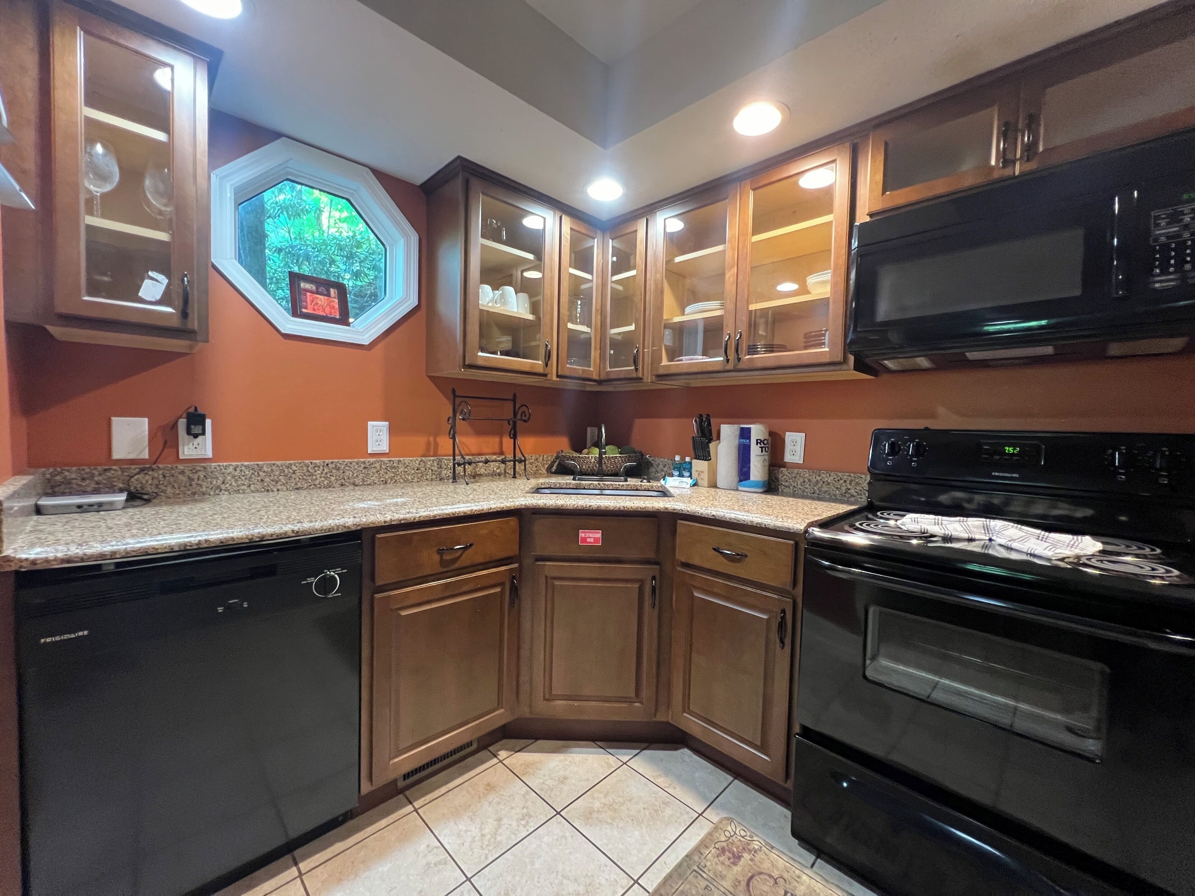 Cabin, Multiple Beds, Hot Tub, Mountain View (Cubs Creek) | Private kitchen | Fridge, microwave, oven, stovetop
