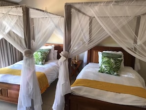 5 bedrooms, desk, iron/ironing board, WiFi
