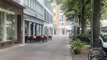 Apartment | Outdoor dining
