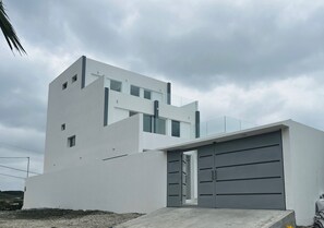 Exterior - Spacious 4-bedroom villa in delightful Punta Blanca with WiFi (Punta Blanca)