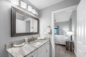 Huis, meerdere bedden (Purple Paradise) | Badkamer | Gratis toiletartikelen