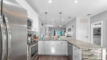 House, Multiple Beds (Purple Paradise) | Private kitchen | Oven, toaster