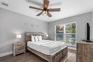 3 bedrooms - Purple Paradise (Pensacola)