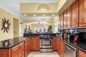 House, Multiple Beds (Red Retreat) | Private kitchen | Oven - Red Retreat (Pensacola)