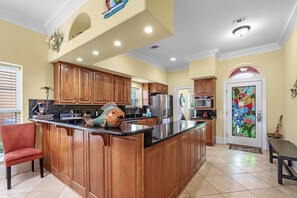 House, Multiple Beds (Red Retreat) | Private kitchen - Red Retreat (Pensacola)