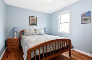 3 bedrooms, WiFi, bed sheets - Ocean view cottage in Green Hill 3BR 2 BA (South Kingstown)
