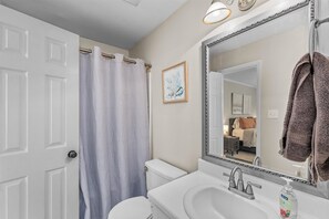 Hårføner, håndklær, såpe og sjampo