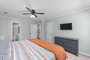 3 soverom, strykejern/-brett, wi-fi og sengetøy