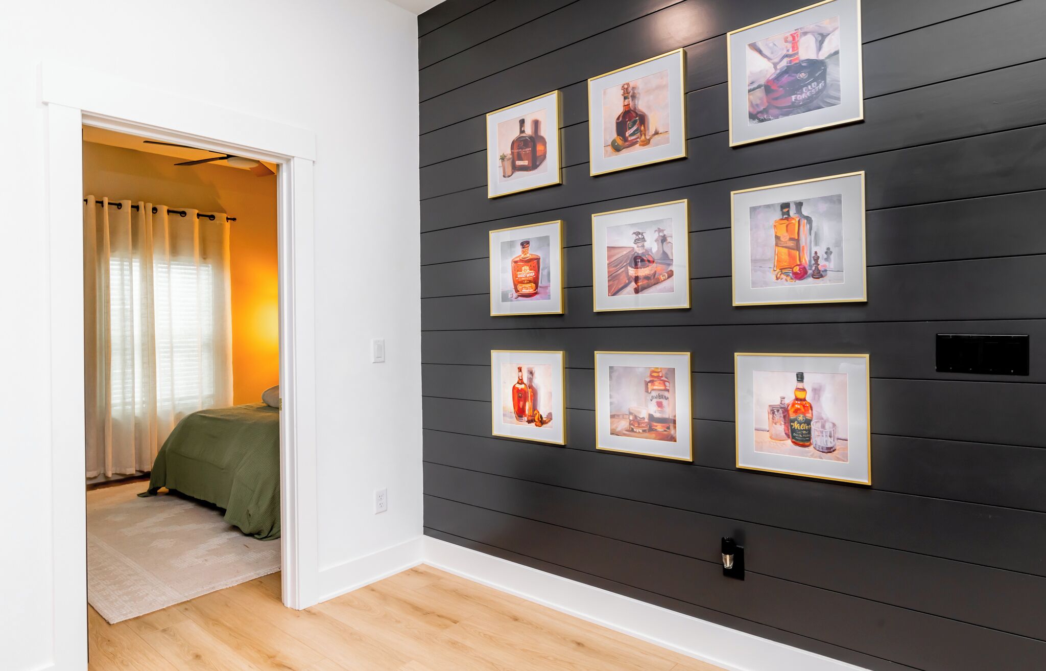 2 habitaciones, tabla de planchar con plancha, wifi y ropa de cama 