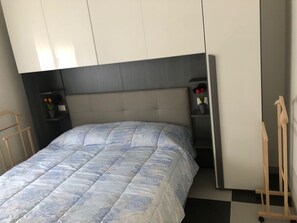 1 chambre, fer et planche à repasser, Wi-Fi gratuit, draps fournis