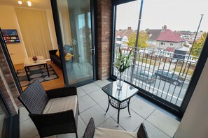Living area - Meadow Lodge - 2 Bedroom Apartments (Hounslow)