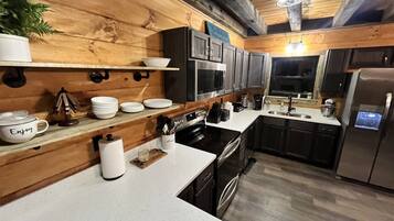 Fridge, microwave, stovetop, dishwasher