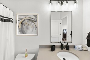 Secador de pelo, toallas