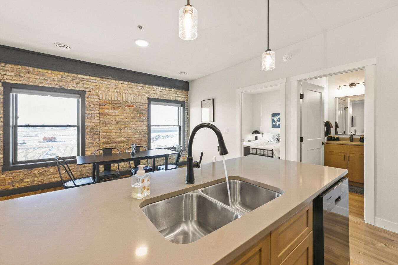 2 slaapkamers, een strijkplank/strijkijzer, gratis wifi, beddengoed