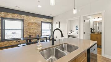 2 dormitoris, planxa i posts de planxar, wifi gratuïta i roba de llit