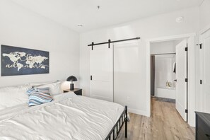 2 chambres, fer et planche à repasser, accès au Wi-Fi (inclus)