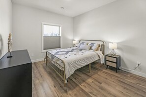 2 makuuhuonetta, silitysrauta/-lauta, ilmainen Wi-Fi, vuodevaatteet