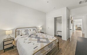 2 bedrooms, iron/ironing board, free WiFi, bed sheets