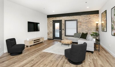 Chic Condo in the Beautiful Rail District!