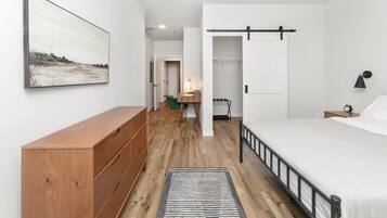 2 slaapkamers, een bureau, een strijkplank/strijkijzer, gratis wifi