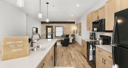 Chic Condo in the Beautiful Rail District!