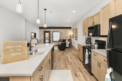 Chic Condo in the Beautiful Rail District!